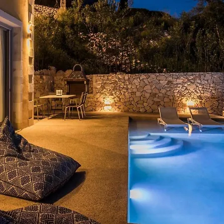 Eugenia Sunrise Villa *