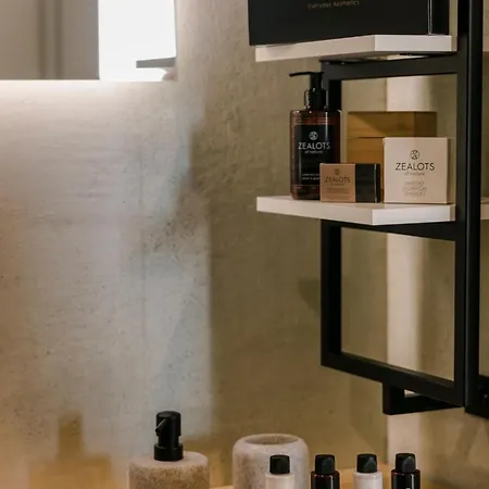 Eugenia Sunrise Willa Katsaráta