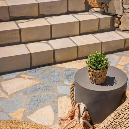 Eugenia Sunrise Willa