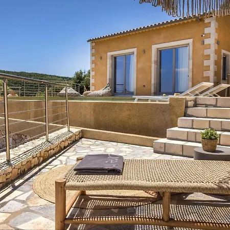 Eugenia Sunrise Willa Katsaráta